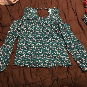 Bare shoulder long sleeve blouse